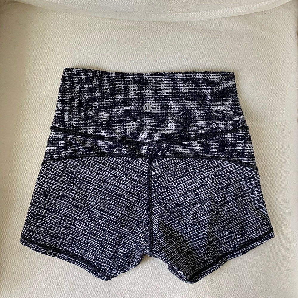 Lululemon Align™ High-Rise Short 4" White / Black size 4